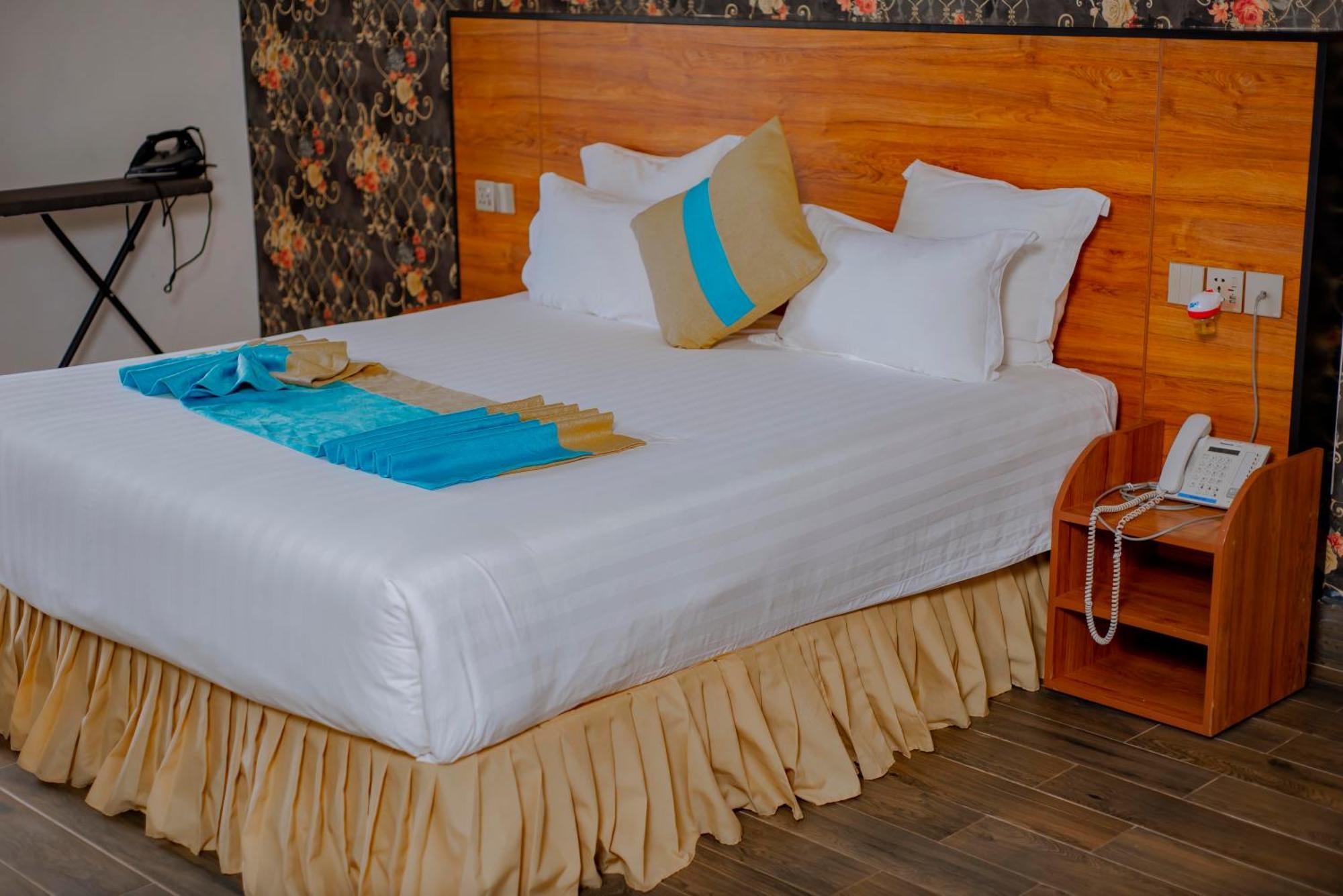 Centric Hotel Кигали Екстериор снимка