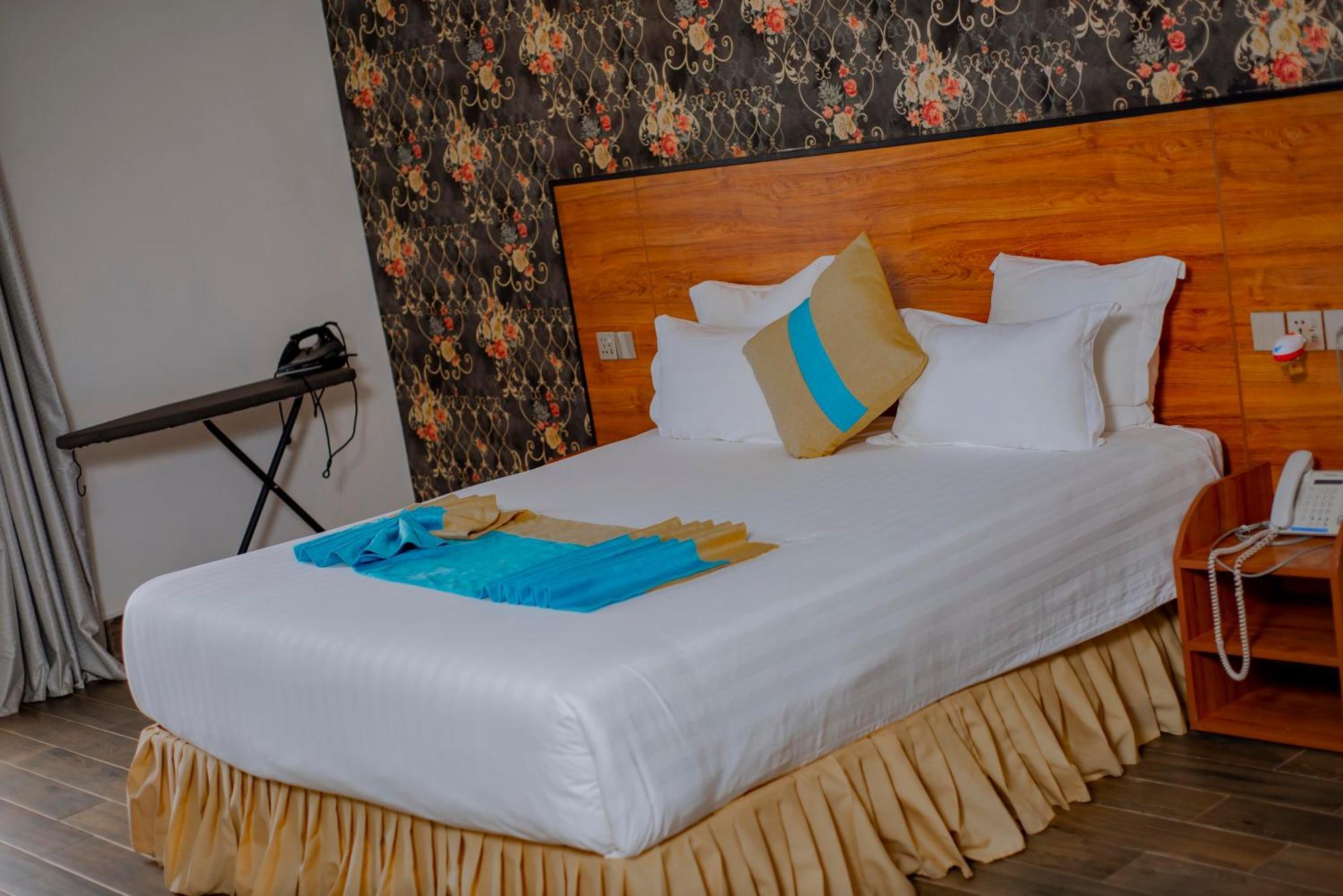 Centric Hotel Кигали Екстериор снимка
