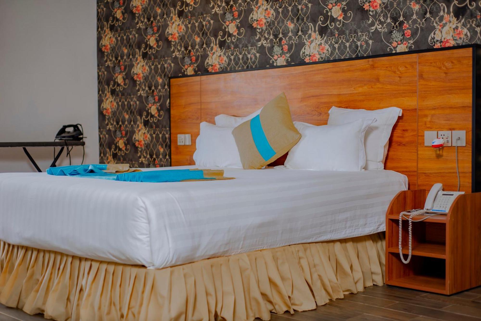 Centric Hotel Кигали Екстериор снимка